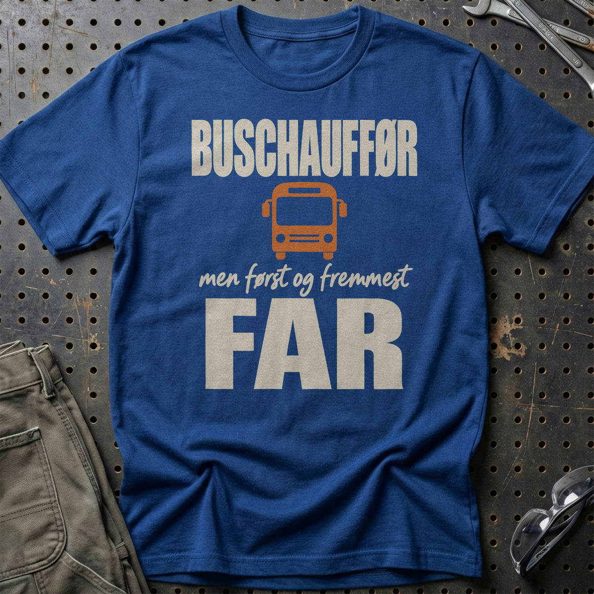 
Produktbillede af Buschauffør – Men Først Og Fremmest Far T-Shirt