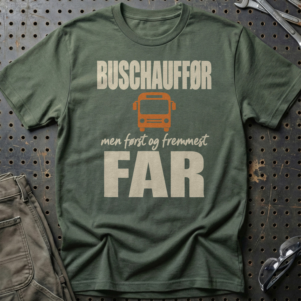 
Produktbillede af Buschauffør – Men Først Og Fremmest Far T-Shirt