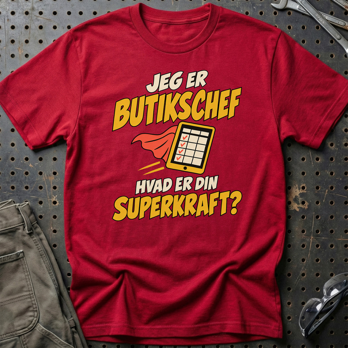 
Butikschef – Hvad er din superkraft? – Unisex T-Shirt – Rød