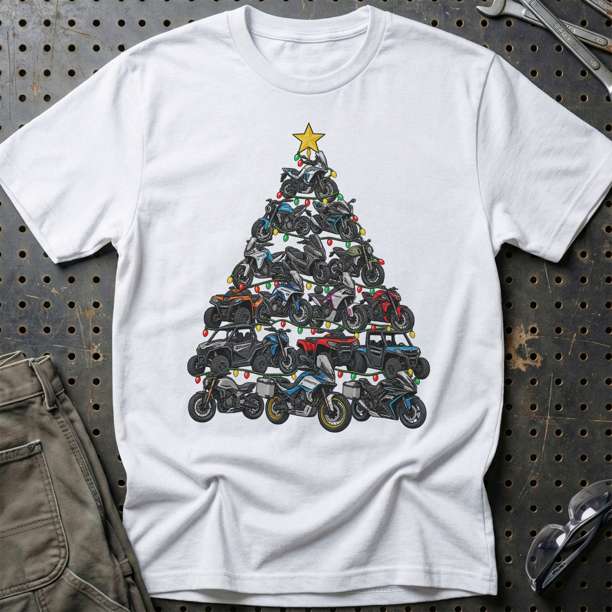 CFMOTO Juletræ T-Shirt-Beklædning-CFMOTO-Hvid-S-Garage Culture Shop- garage - man cave - merchandise