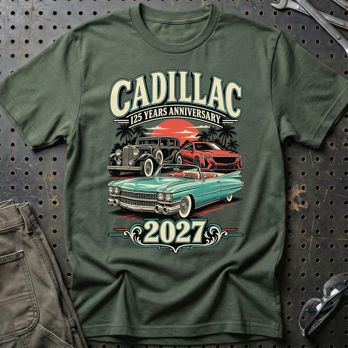 
Cadillac – 125 Years Anniversary 2027 T-Shirt – Grøn Militær