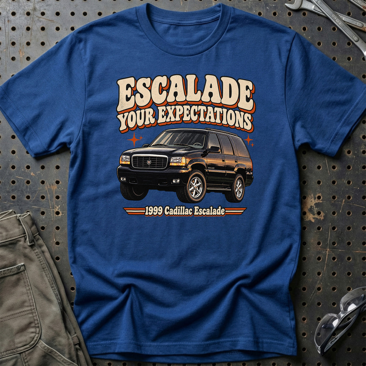 
Cadillac Escalade 1999 – Escalade Your Expectations T-Shirt – Blå Royal