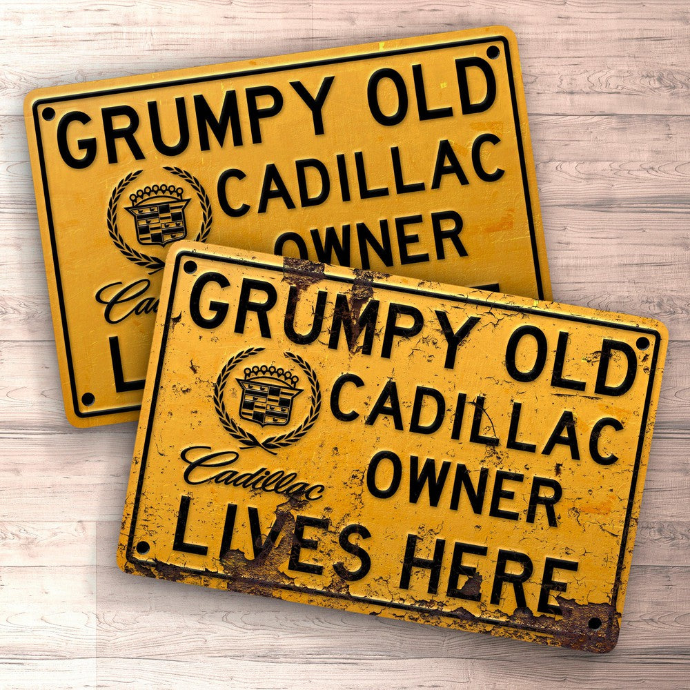 Cadillac Grumpy Old Cadillac Owner Lives Here Skilte, Musemåtte, Dørmåtte , Plakat-Skilte-Cadillac-Garage Culture Shop- garage - man cave - merchandise