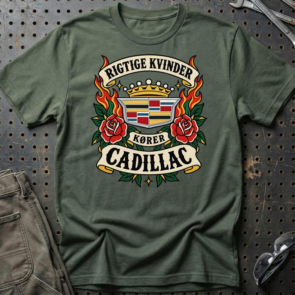 
Produktbillede af Cadillac Rigtige Kvinder Kører – Roser og Flammer T-Shirt
