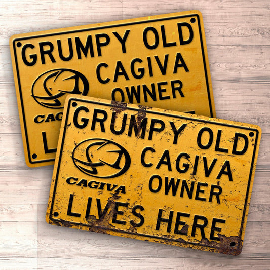 Cagiva Grumpy Old Cagiva Owner Lives Here Skilte, Musemåtte, Dørmåtte , Plakat-Skilte-Cagiva-Garage Culture Shop- garage - man cave - merchandise