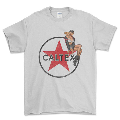 Caltex Pinup - Unisex T-Shirt , Bomuld-Beklædning-Motoroil-Hvid-S-Forside-Garage Culture Shop- garage - man cave - merchandise