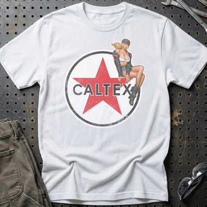 Caltex Pinup - Unisex T-Shirt , Bomuld-Beklædning-Motoroil-Hvid-S-Garage Culture Shop- garage - man cave - merchandise
