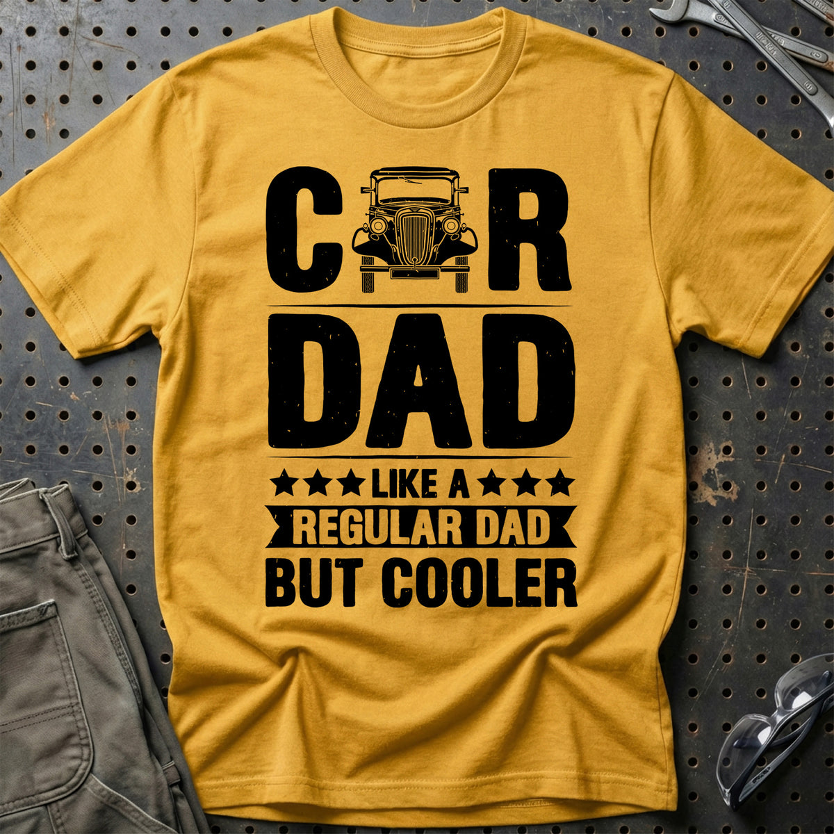 
Car Dad Like A Regular Dad But Cooler T-Shirt – Guld