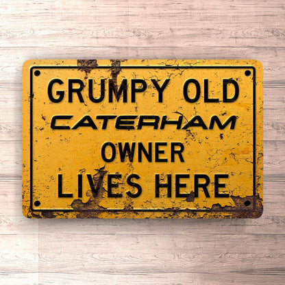 Caterham Grumpy Old Caterham Owner Lives Here Skilte, Musemåtte, Dørmåtte , Plakat-Skilte-Caterham-Garage Culture Shop- garage - man cave - merchandise