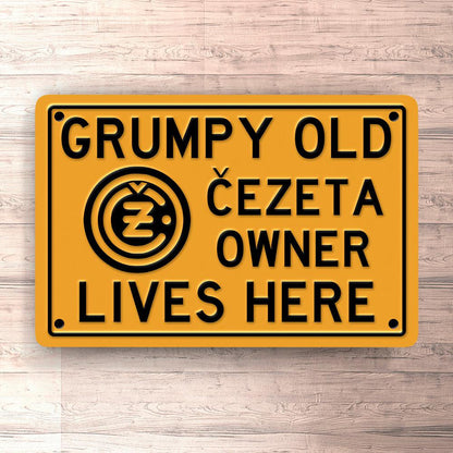Čezeta Grumpy Old Čezeta Owner Lives Here Skilte, Musemåtte, Dørmåtte-Skilte-Čezeta-Garage Culture Shop- garage - man cave - merchandise