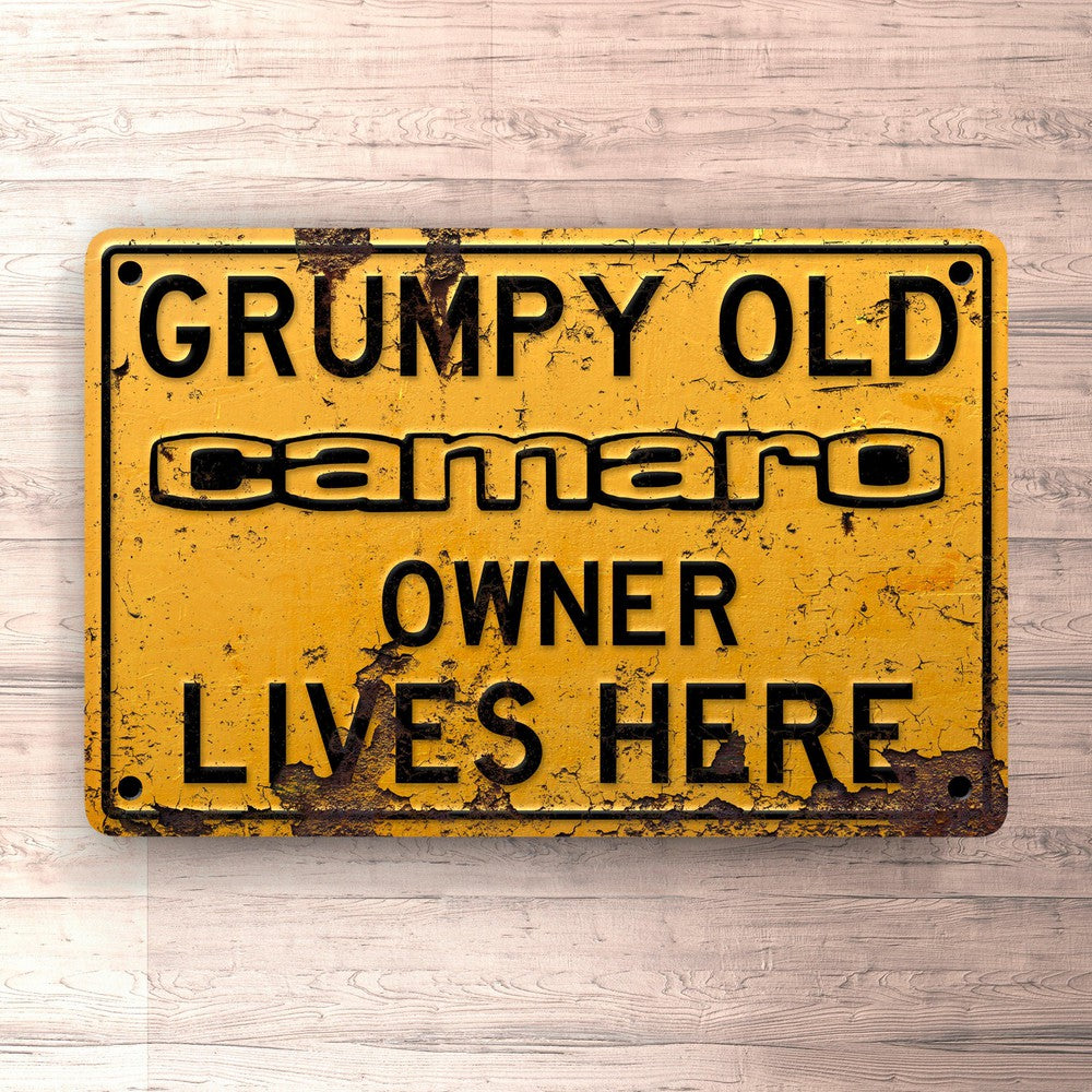 Chevrolet Camaro Grumpy Old Chevrolet Camaro Owner Lives Here Skilte, Musemåtte, Dørmåtte-Skilte-Chevrolet-Garage Culture Shop- garage - man cave - merchandise
