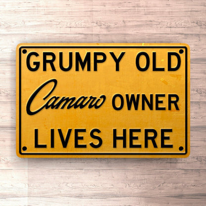 Chevrolet Camaro Grumpy Old Chevrolet Camaro Owner Lives Here Skilte, Musemåtte, Dørmåtte , Plakat-Skilte-Chevrolet-Garage Culture Shop- garage - man cave - merchandise
