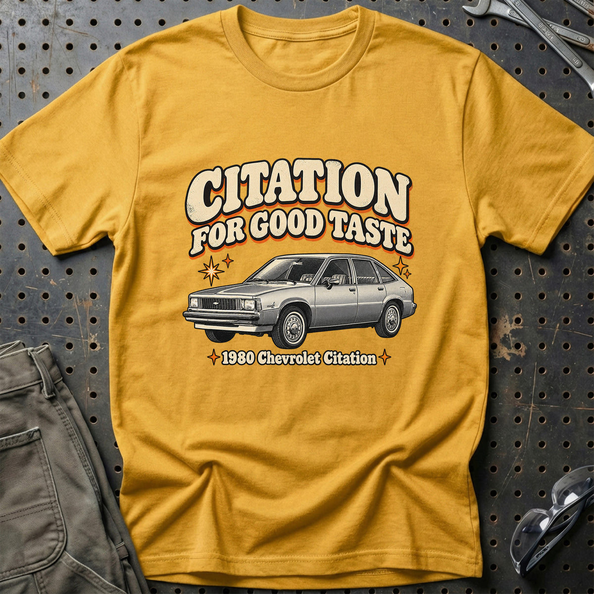 
Chevrolet Citation 1980 – Citation for Good Taste T-Shirt – Guld