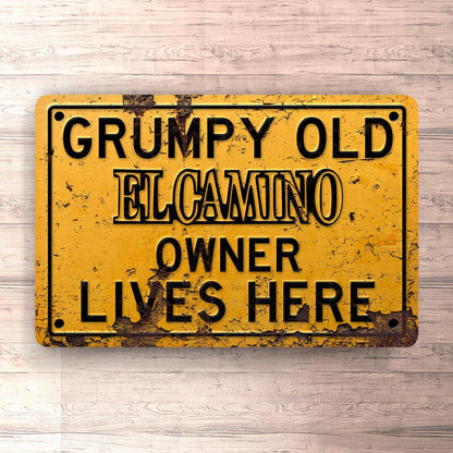 Chevrolet El Camino Grumpy Old Chevrolet El Camino Owner Lives Here Skilte, Musemåtte, Dørmåtte-Skilte-Chevrolet-Garage Culture Shop- garage - man cave - merchandise