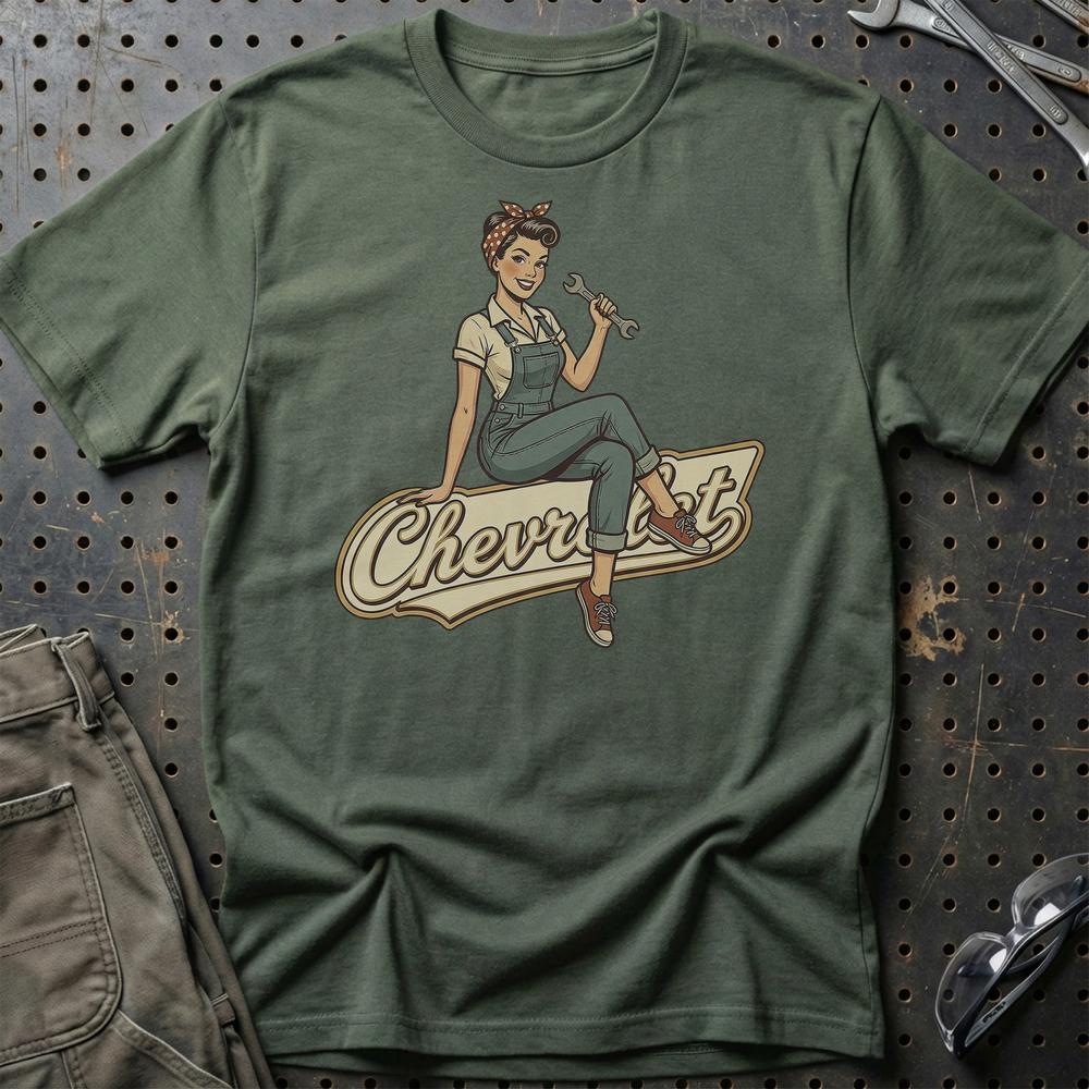 Chevrolet Pinup T-Shirt-Beklædning-Chevrolet-Grøn Militær-S-Garage Culture Shop- garage - man cave - merchandise