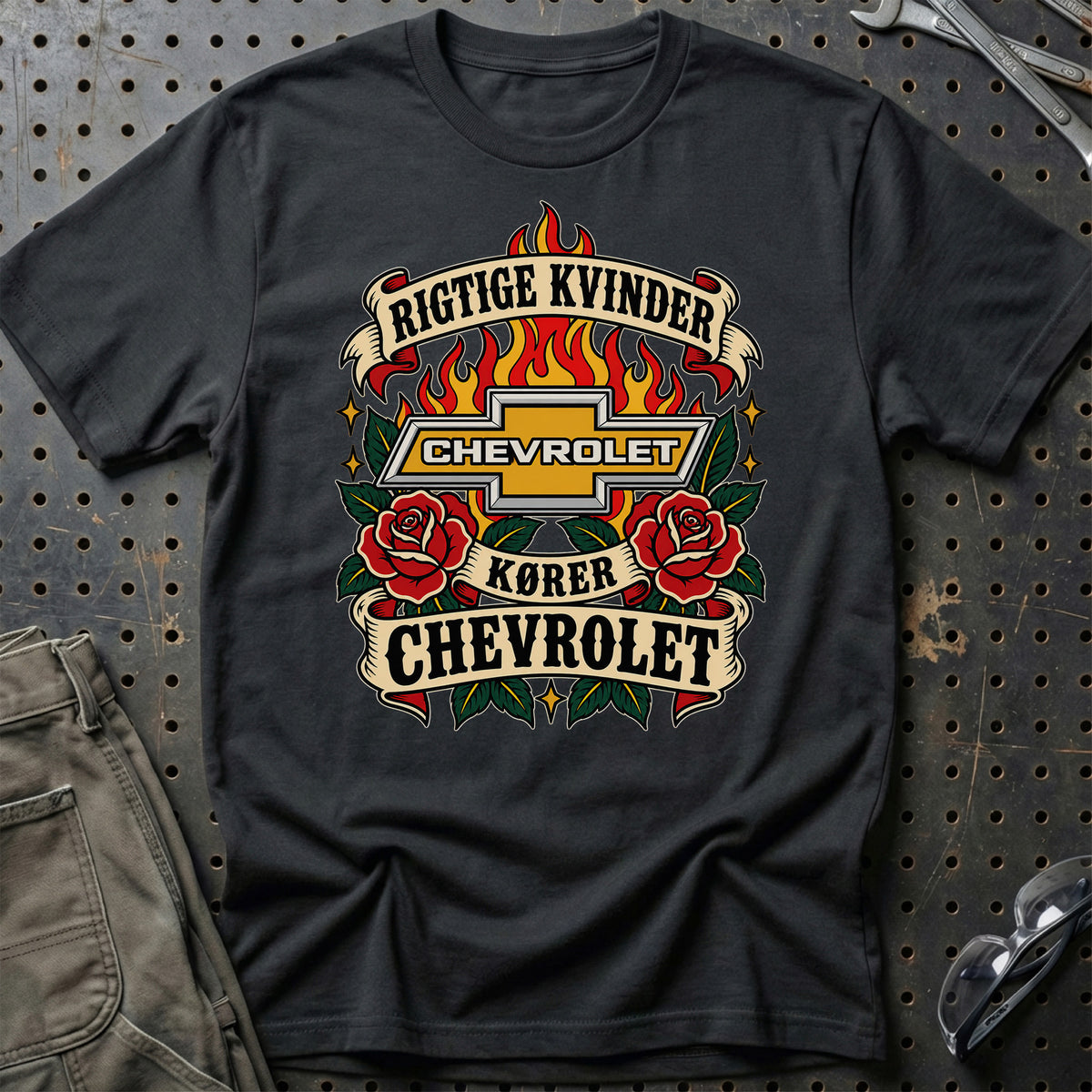 Chevrolet Rigtige Kvinder Kører – Roser og Flammer T-Shirt – Sort