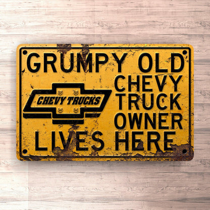 Chevy Truck Grumpy Old Chevy Truck Owner Lives Here Skilte, Musemåtte, Dørmåtte , Plakat-Skilte-Chevrolet-Garage Culture Shop- garage - man cave - merchandise