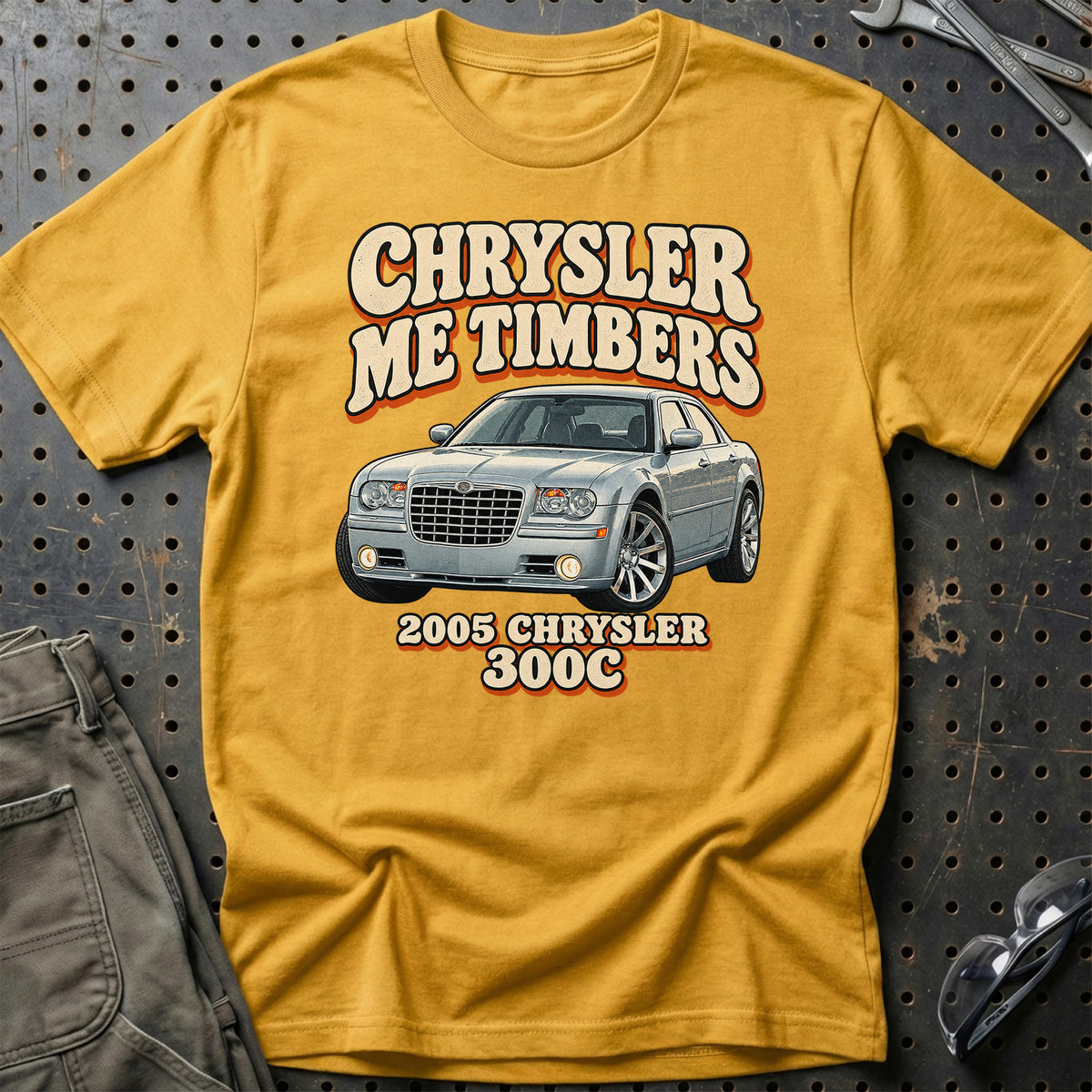 
Chrysler 300C 2005 – Chrysler Me Timbers T-Shirt – Guld