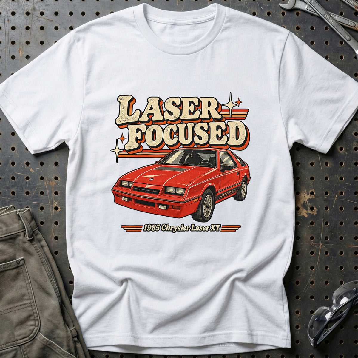 
Chrysler Laser XT 1985 – Laser Focused T-Shirt – Hvid