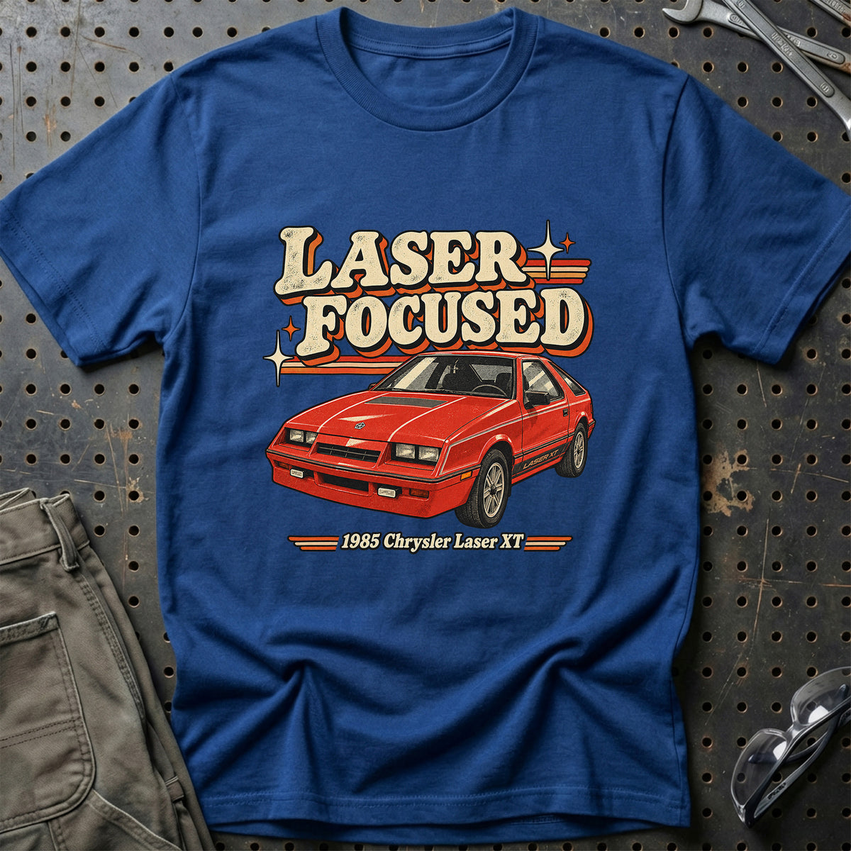 
Chrysler Laser XT 1985 – Laser Focused T-Shirt – Blå Royal