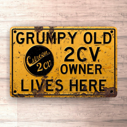 Citroen 2Cv Grumpy Old Citroen 2Cv Owner Lives Here Skilte, Musemåtte, Dørmåtte-Skilte-Citroen-Garage Culture Shop- garage - man cave - merchandise