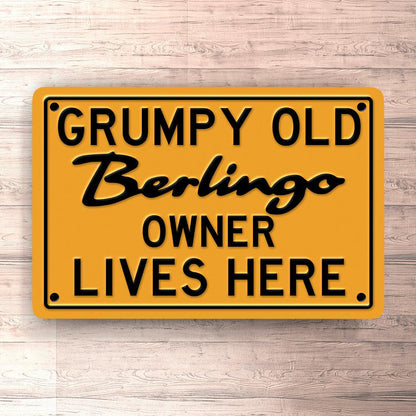 Citroen Berlingo Grumpy Old Citroen Berlingo Owner Lives Here Skilte, Musemåtte, Dørmåtte , Plakat-Skilte-Citroen-Garage Culture Shop- garage - man cave - merchandise