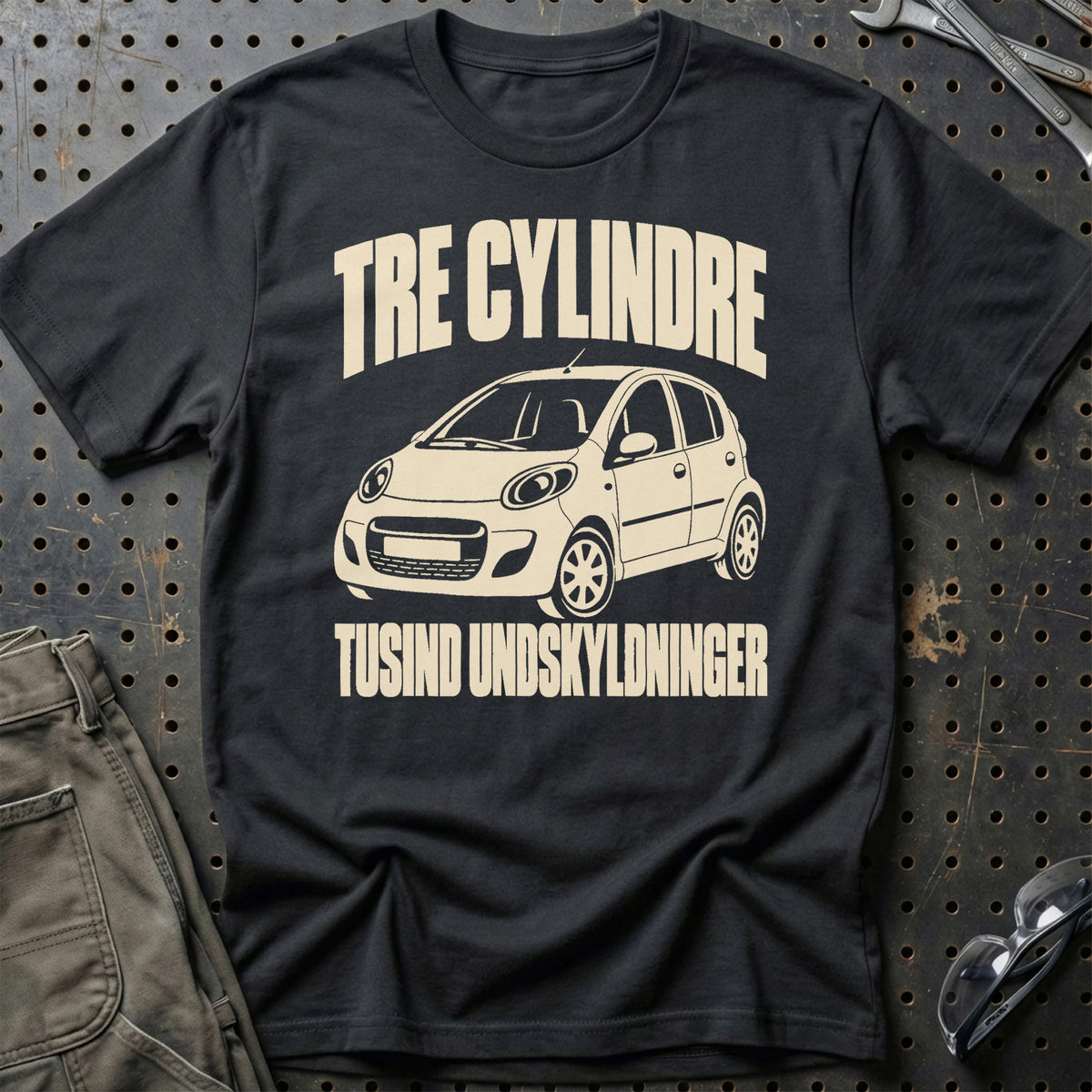 
Citroën C1 I – Tre cylindre tusind undskyldninger – Unisex T-Shirt – Sort
