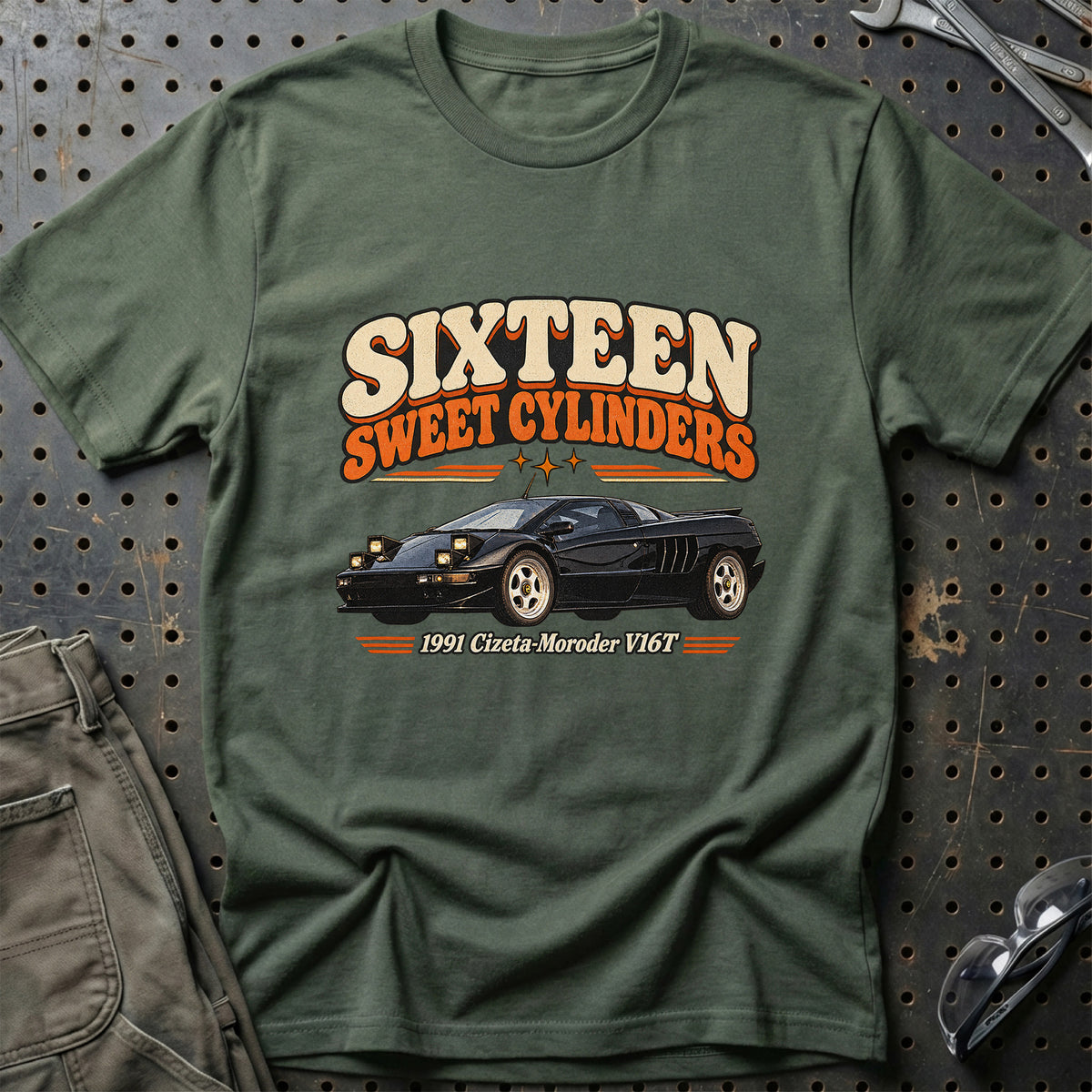 
Cizeta-Moroder V16T 1991 – Sixteen Sweet Cylinders T-Shirt – Grøn Militær