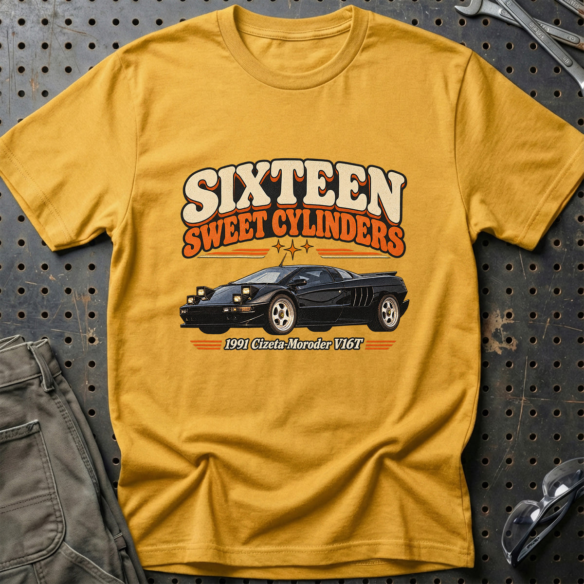 
Cizeta-Moroder V16T 1991 – Sixteen Sweet Cylinders T-Shirt – Guld