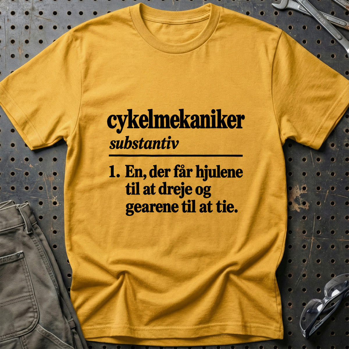 
Cykelmekaniker – Definition T-Shirt – Guld