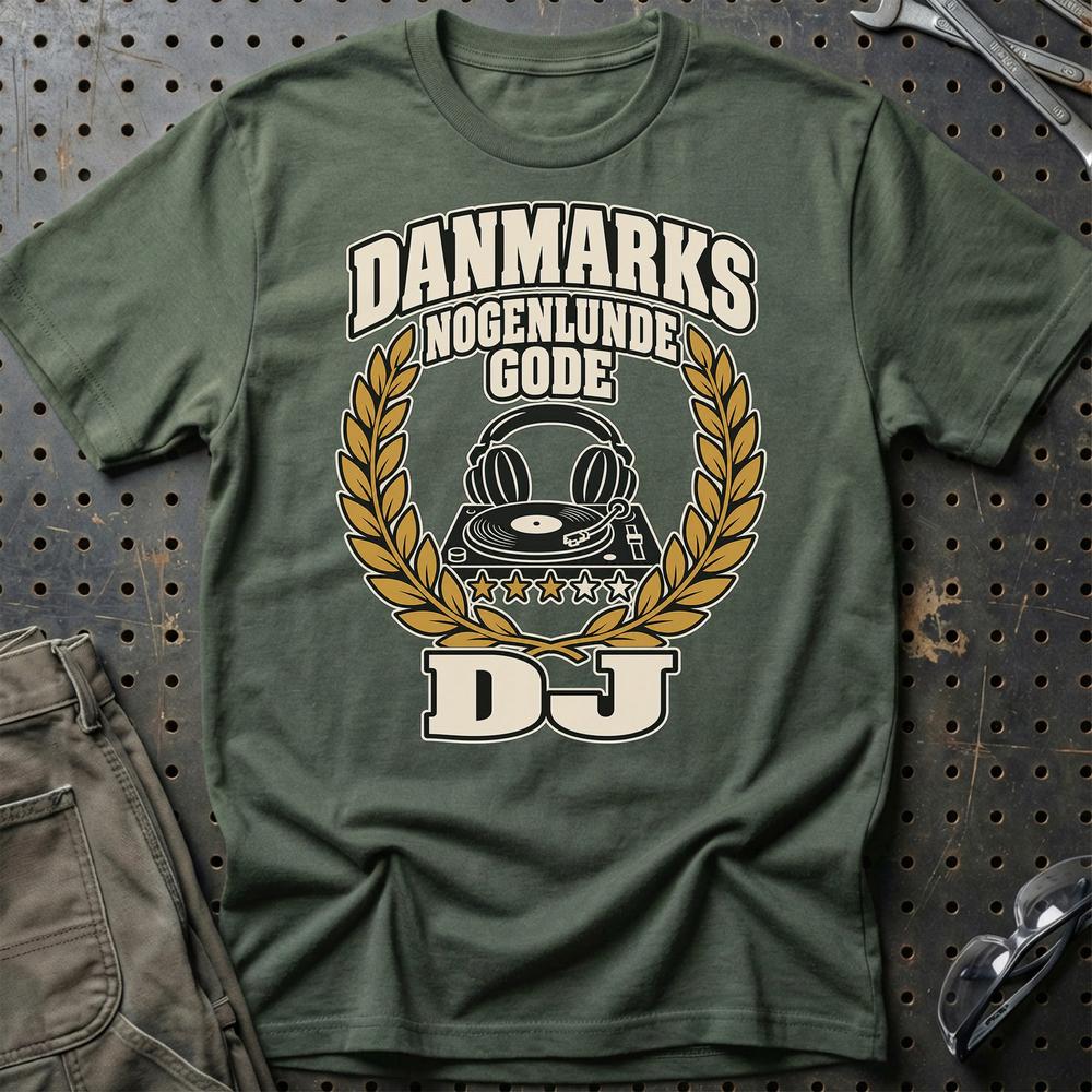 
Produktbillede af DJ – Danmarks Nogenlunde Gode T-Shirt