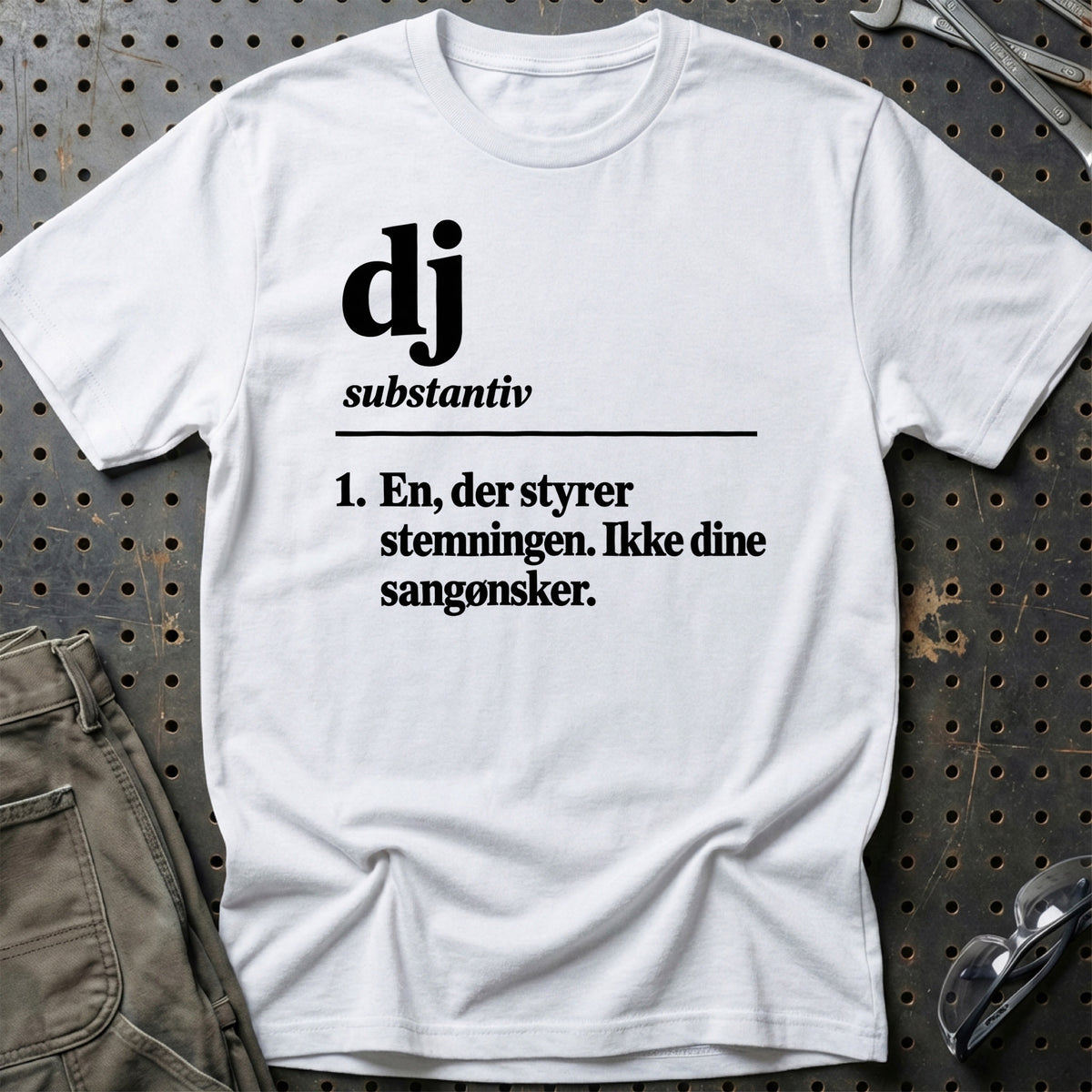 
DJ – Definition T-Shirt – Hvid