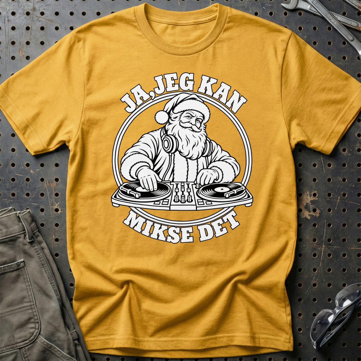 
DJ – Santa Kan Det – Jul T-Shirt – Guld
