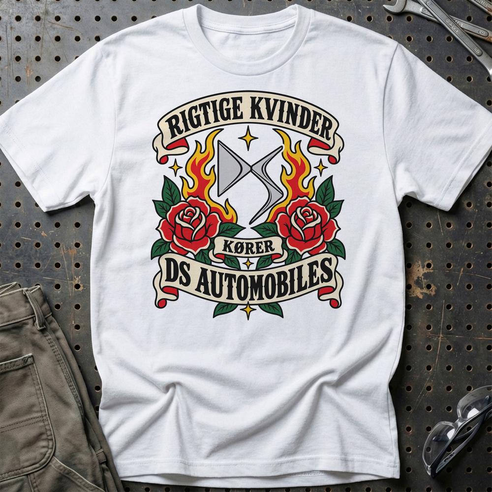 
Produktbillede af DS Automobiles Rigtige Kvinder Kører – Roser og Flammer T-Shirt