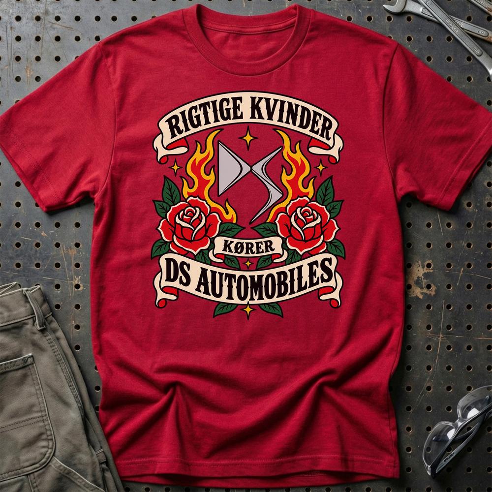 
Produktbillede af DS Automobiles Rigtige Kvinder Kører – Roser og Flammer T-Shirt