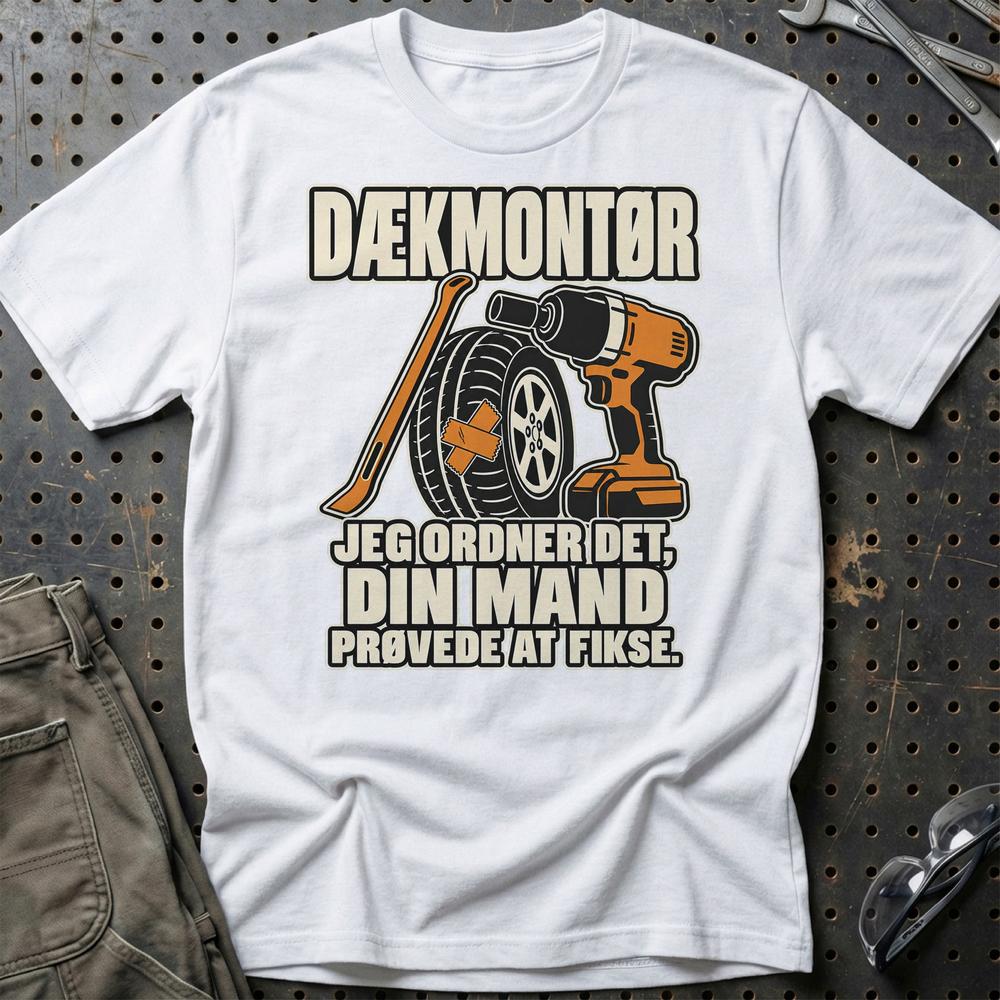 
Produktbillede af Dækmontør – Jeg Ordner Det, Din Mand Prøvede At Fikse T-Shirt