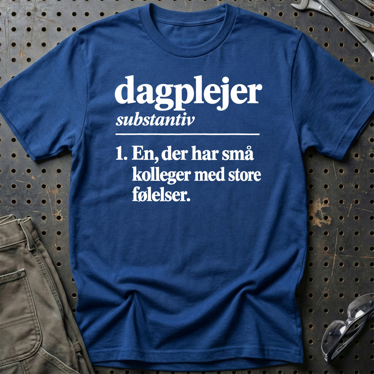
Dagplejer – Definition T-Shirt – Blå Royal