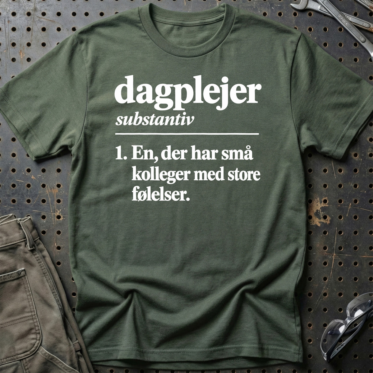 
Dagplejer – Definition T-Shirt – Grøn Militær