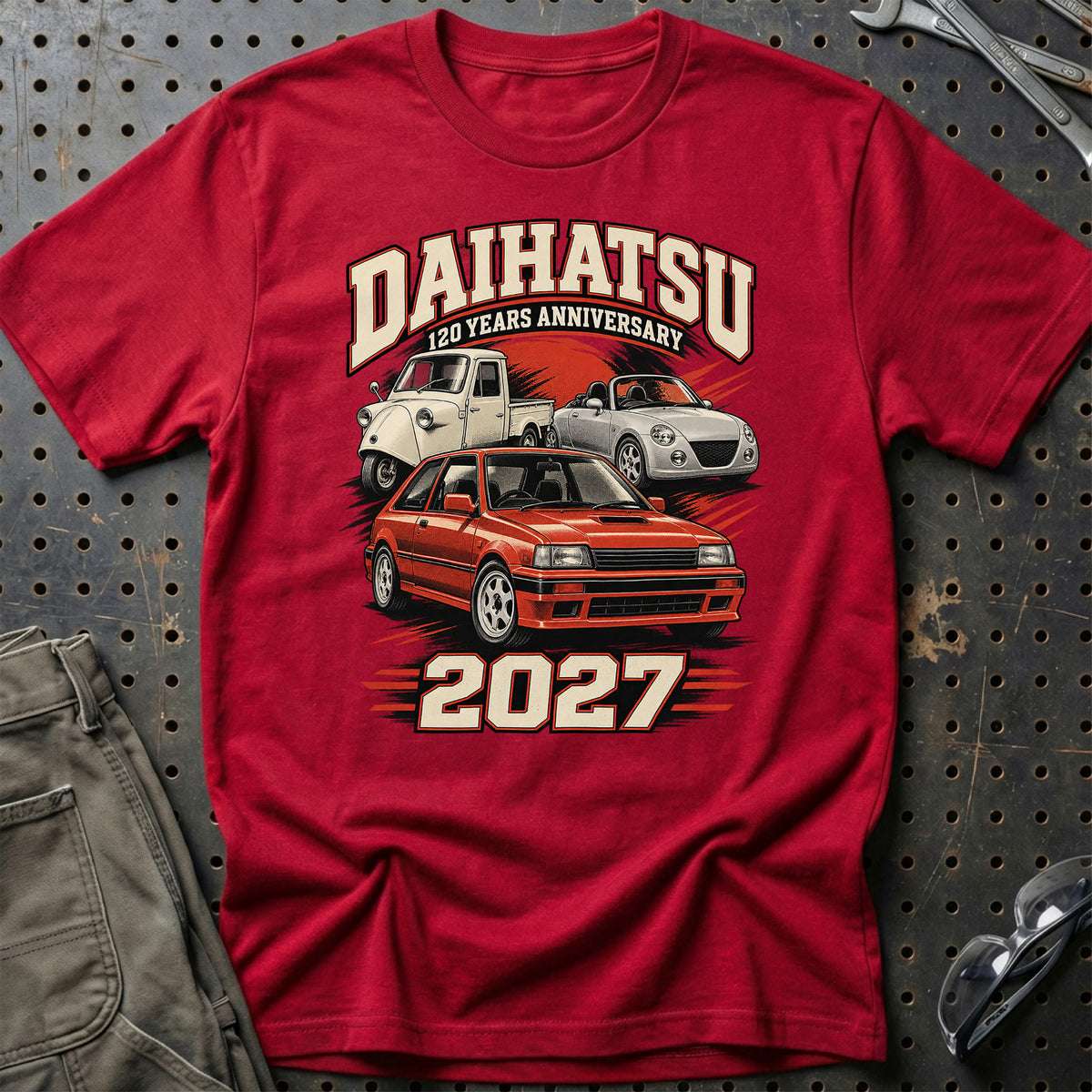 
Daihatsu – 120 Years Anniversary 2027 T-Shirt – Rød