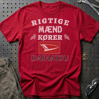 Daihatsu Rigtige Mænd Kører - Unisex T-Shirt , Bomuld-Beklædning-Daihatsu-Rød-S-Garage Culture Shop- garage - man cave - merchandise