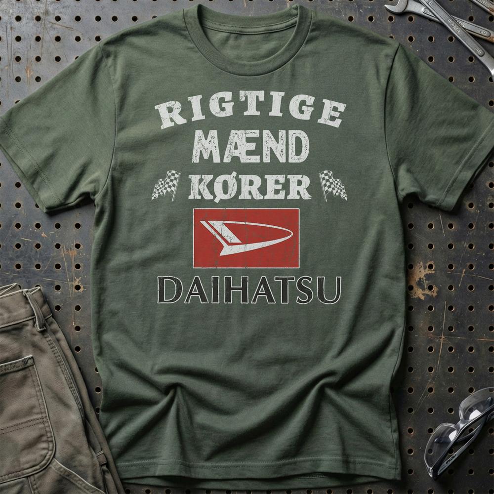 Daihatsu Rigtige Mænd Kører - Unisex T-Shirt , Bomuld-Beklædning-Daihatsu-Grøn Militær-S-Garage Culture Shop- garage - man cave - merchandise