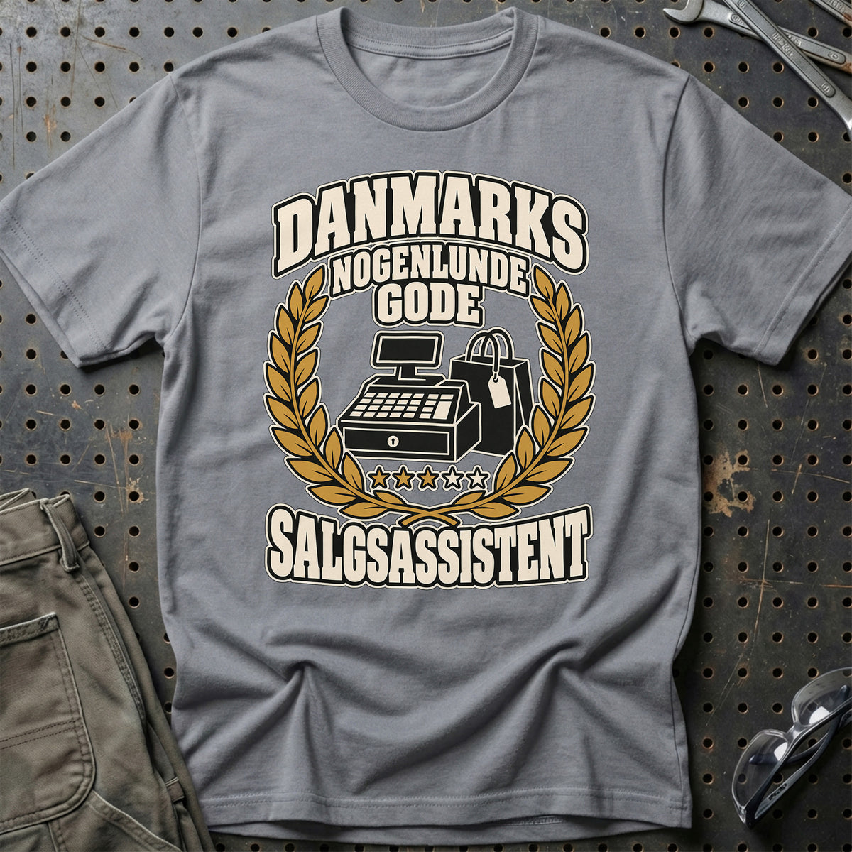 
Danmarks Nogenlunde Gode Salgsassistent T-Shirt – Grå Sport – print på forsiden