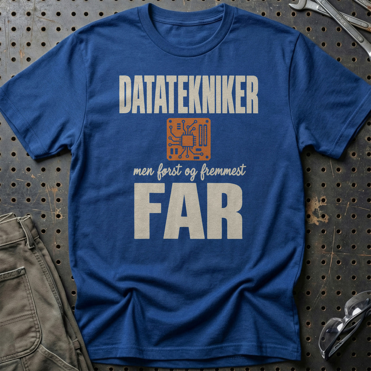 
Produktbillede af Datatekniker – Men Først Og Fremmest Far T-Shirt