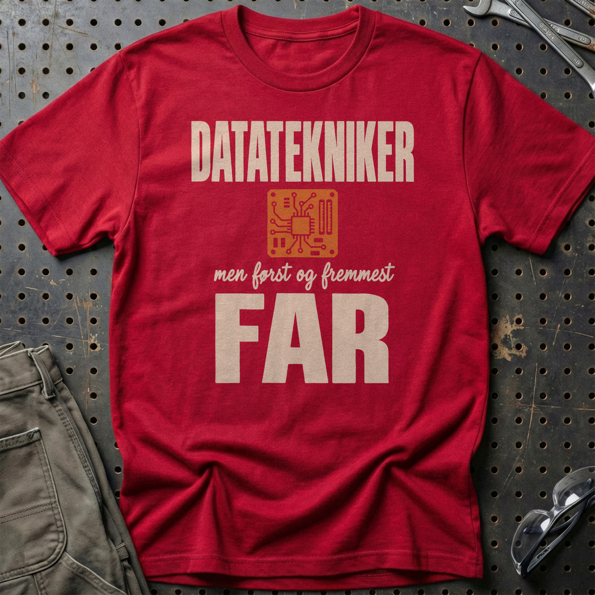 
Produktbillede af Datatekniker – Men Først Og Fremmest Far T-Shirt