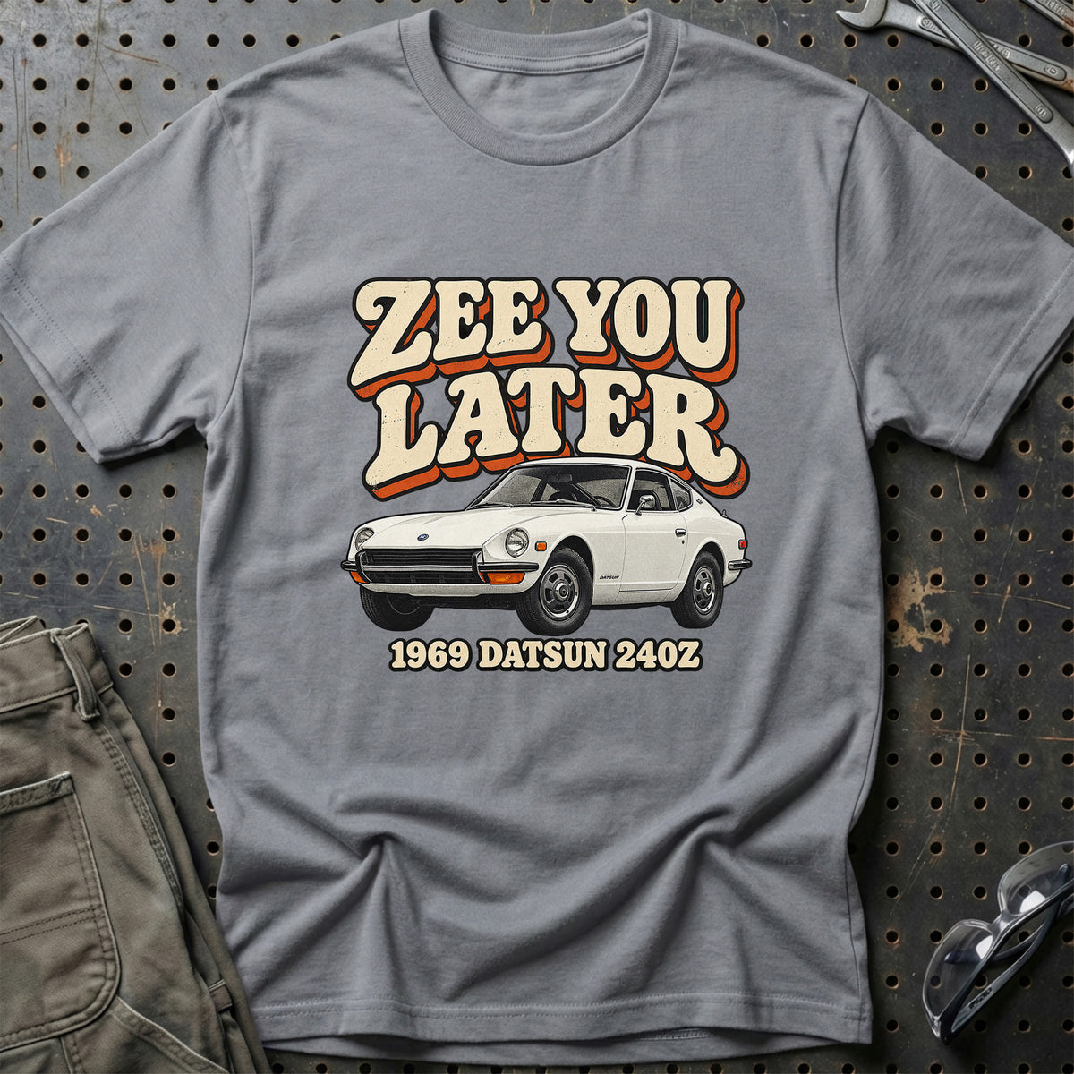 
Datsun 240Z 1969 – Zee You Later T-Shirt – Grå Sport