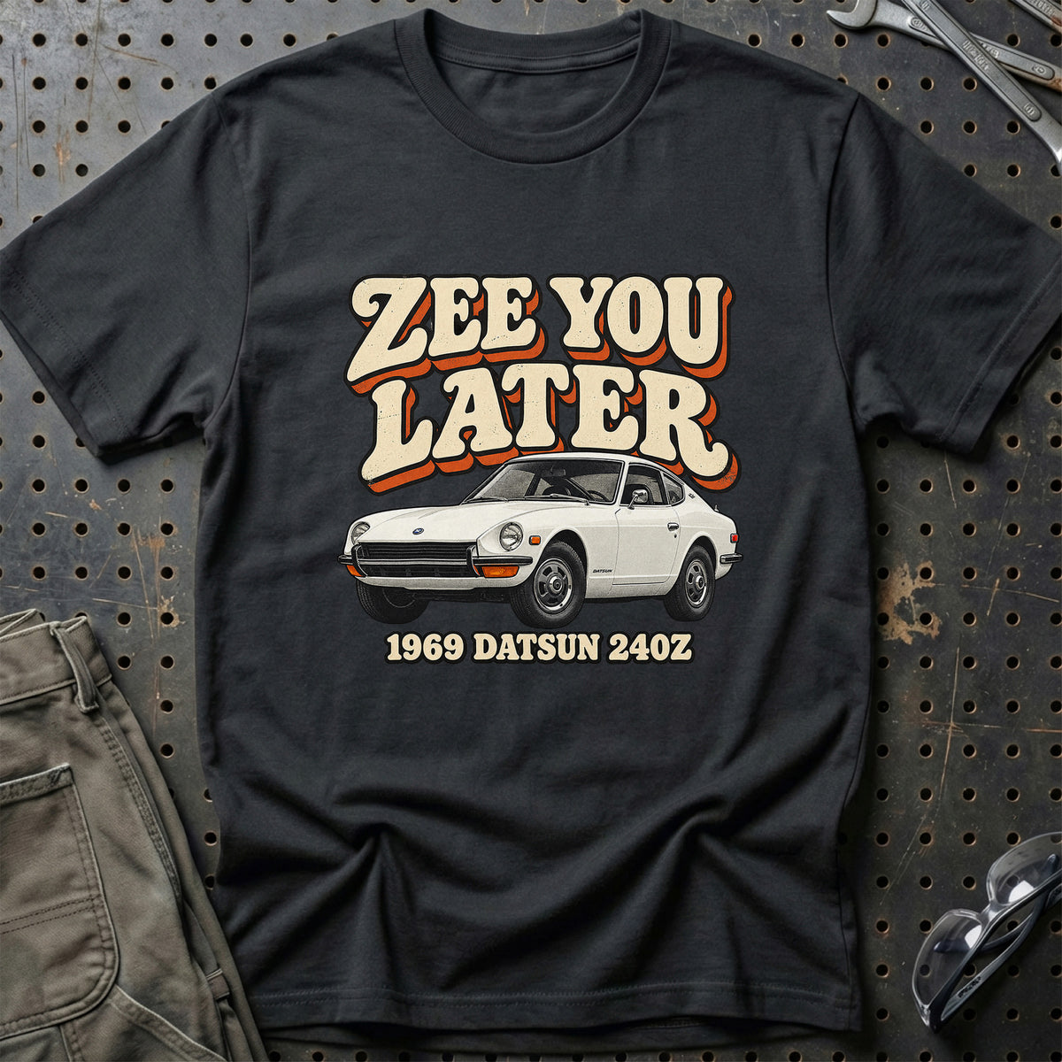 
Datsun 240Z 1969 – Zee You Later T-Shirt – Sort