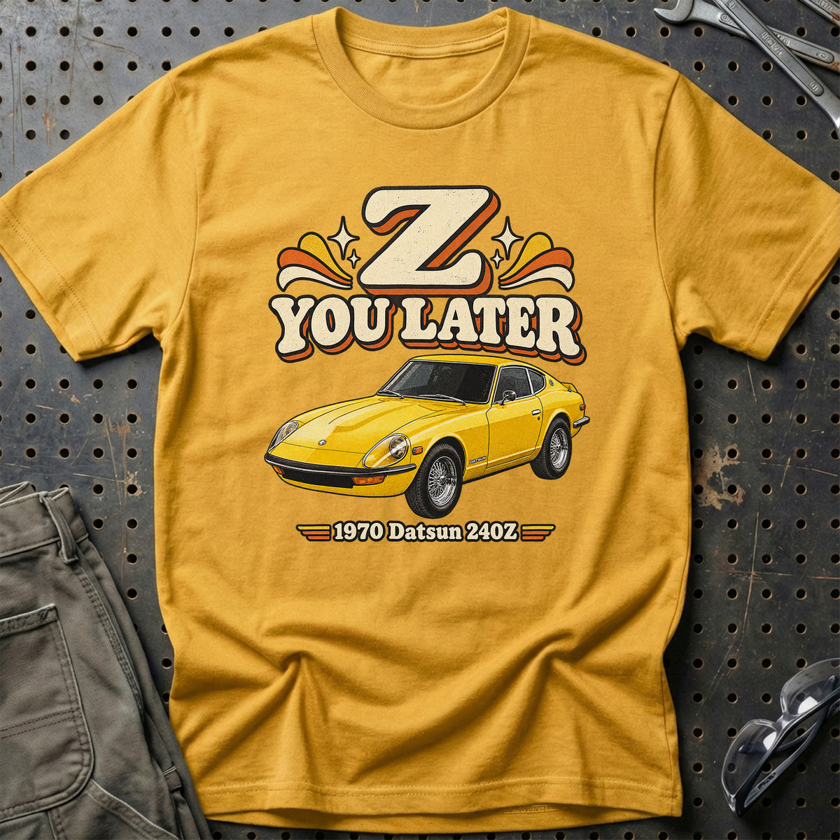 
Datsun 240Z 1970 – Z You Later T-Shirt – Guld