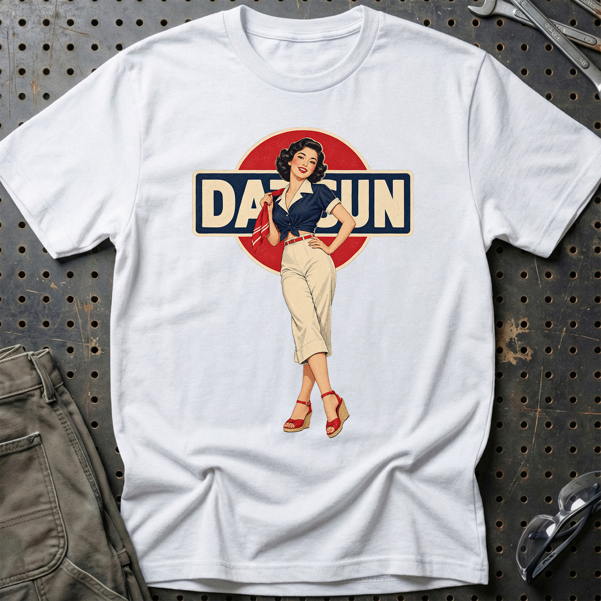 
Produktbillede af Datsun Retro Pinup T-Shirt