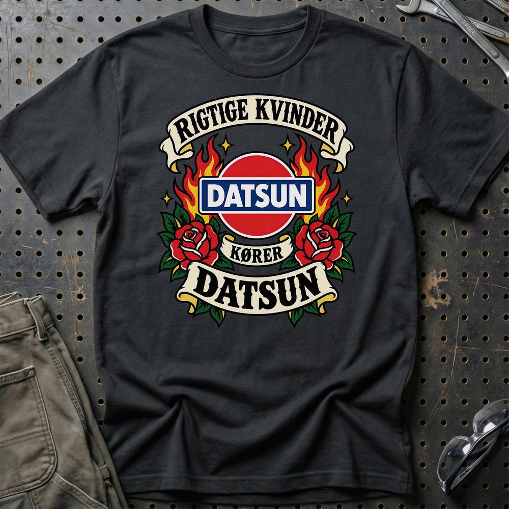 Datsun Rigtige Kvinder Kører – Roser og Flammer T-Shirt-Beklædning-Datsun-Sort-S-Garage Culture Shop- garage - man cave - merchandise