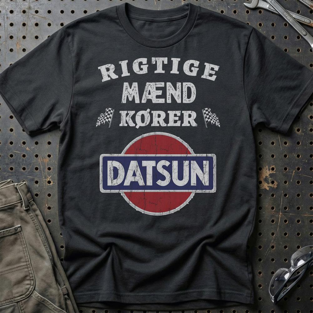Datsun Rigtige Mænd Kører - Unisex T-Shirt , Bomuld-Beklædning-Datsun-Sort-S-Garage Culture Shop- garage - man cave - merchandise